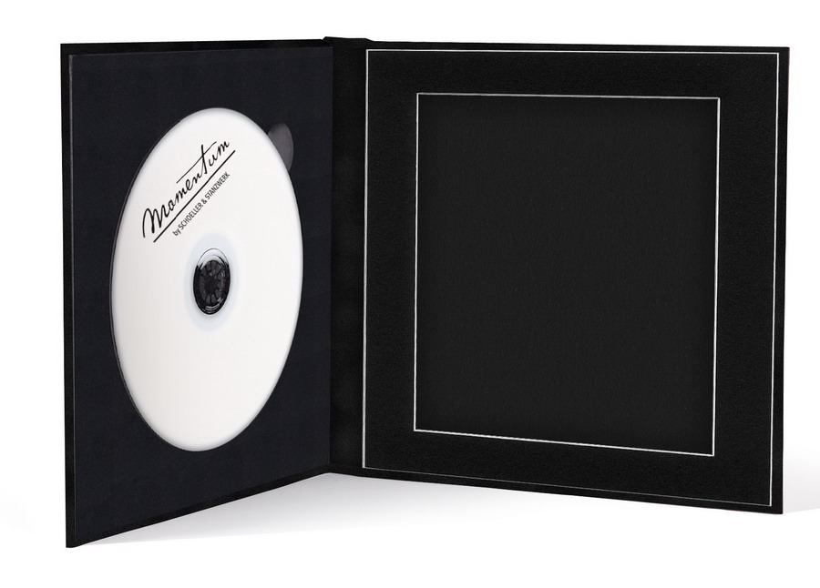 Momentum DVD-Cover + PP Akilea Portrait 16x16 Velours schwarz