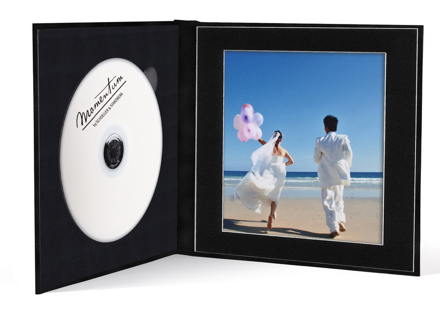 Momentum DVD-Cover + PP Akilea Portrait 16x16 Velours schwarz