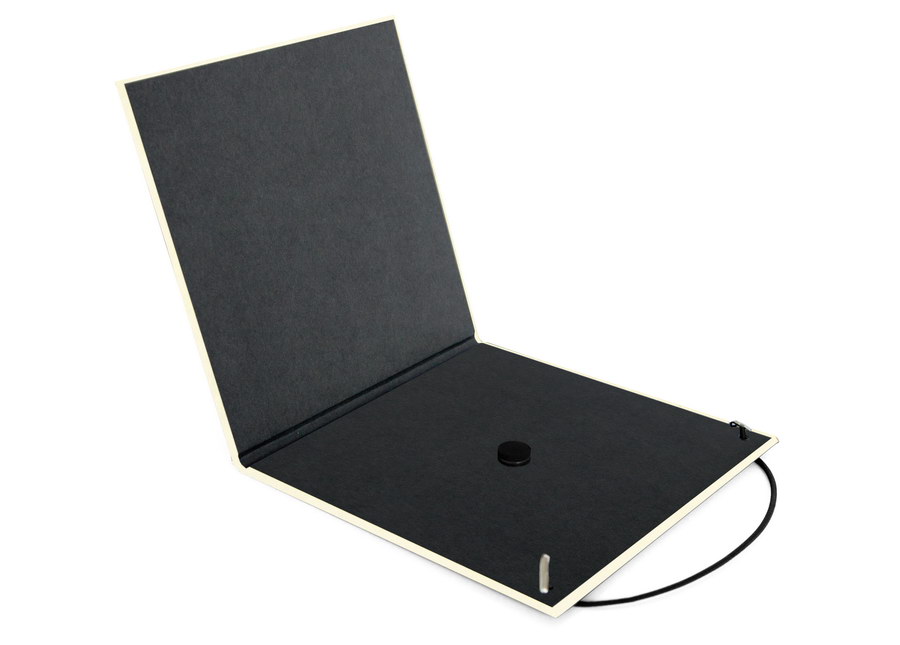 Momentum DVD-Cover Akilea Easy 16x16 Gummi Velours creme