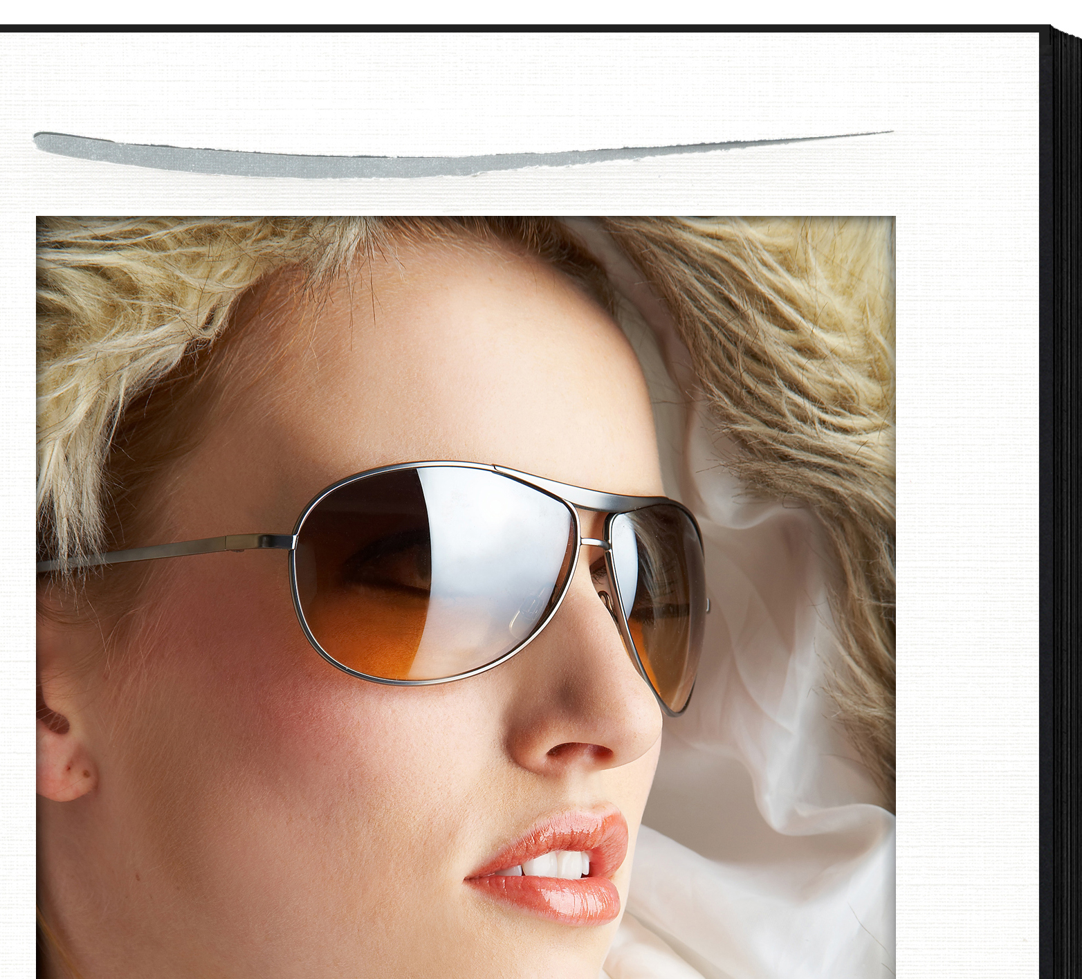 Endlosleporello für 15x20 cm - schwarz - weiße leinenstrukturierte Maske - Silberstrich - 100 Teile