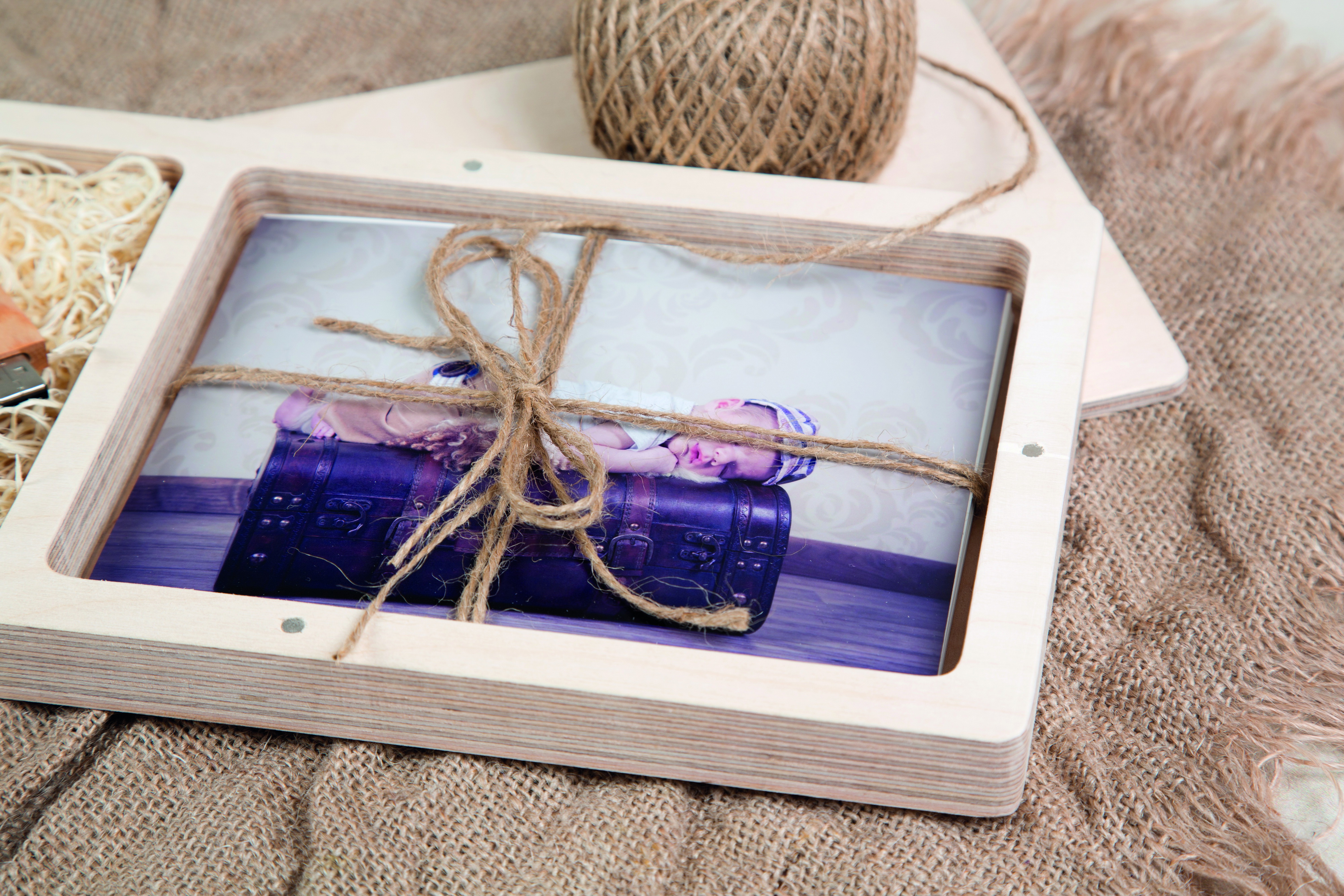 Rechteckige Fotobox aus Holz für 13x18 cm Fotos & sämtliche USB-Stick Größen