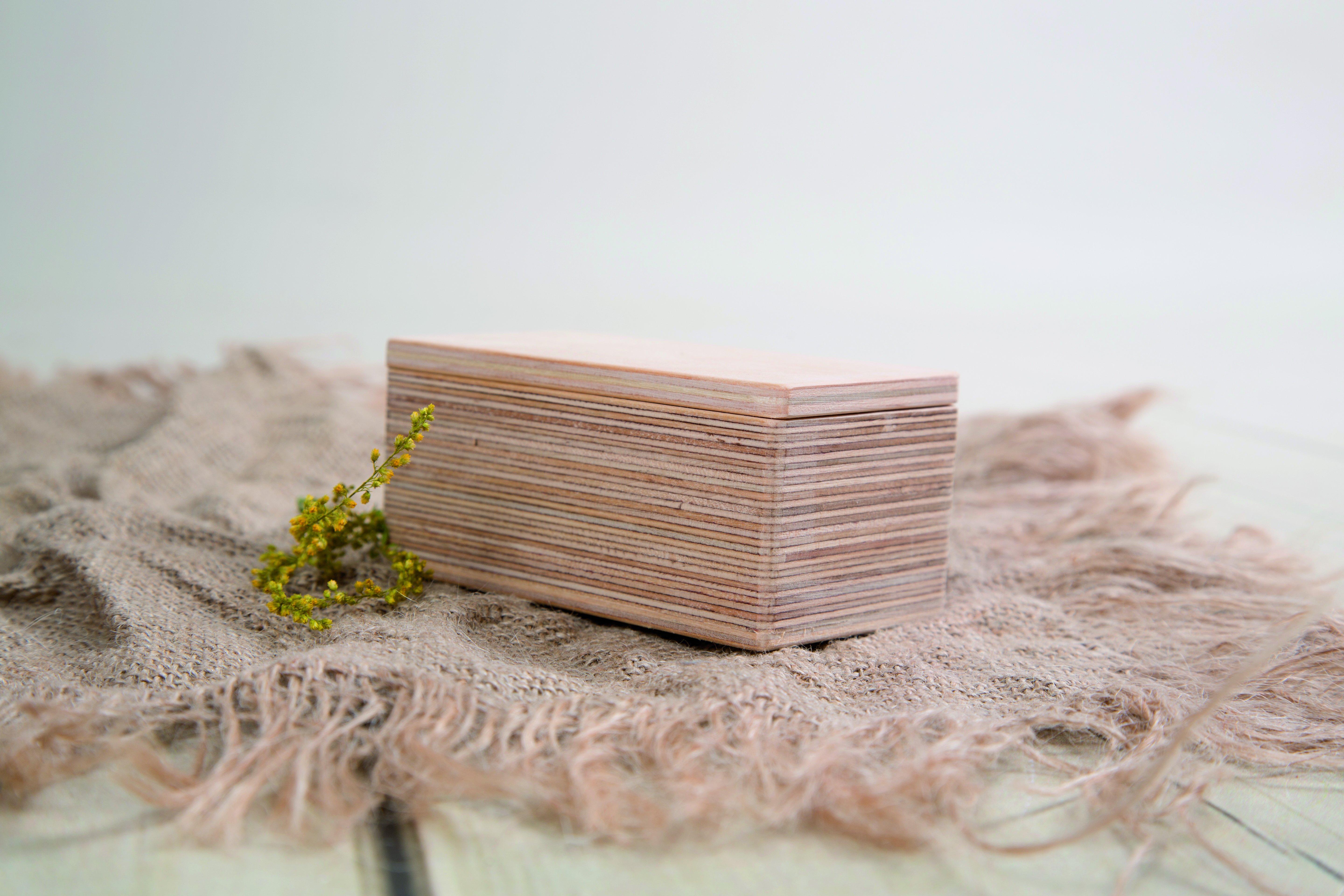 Rechteckige Box aus Holz für sämtliche USB-Stick Größen
