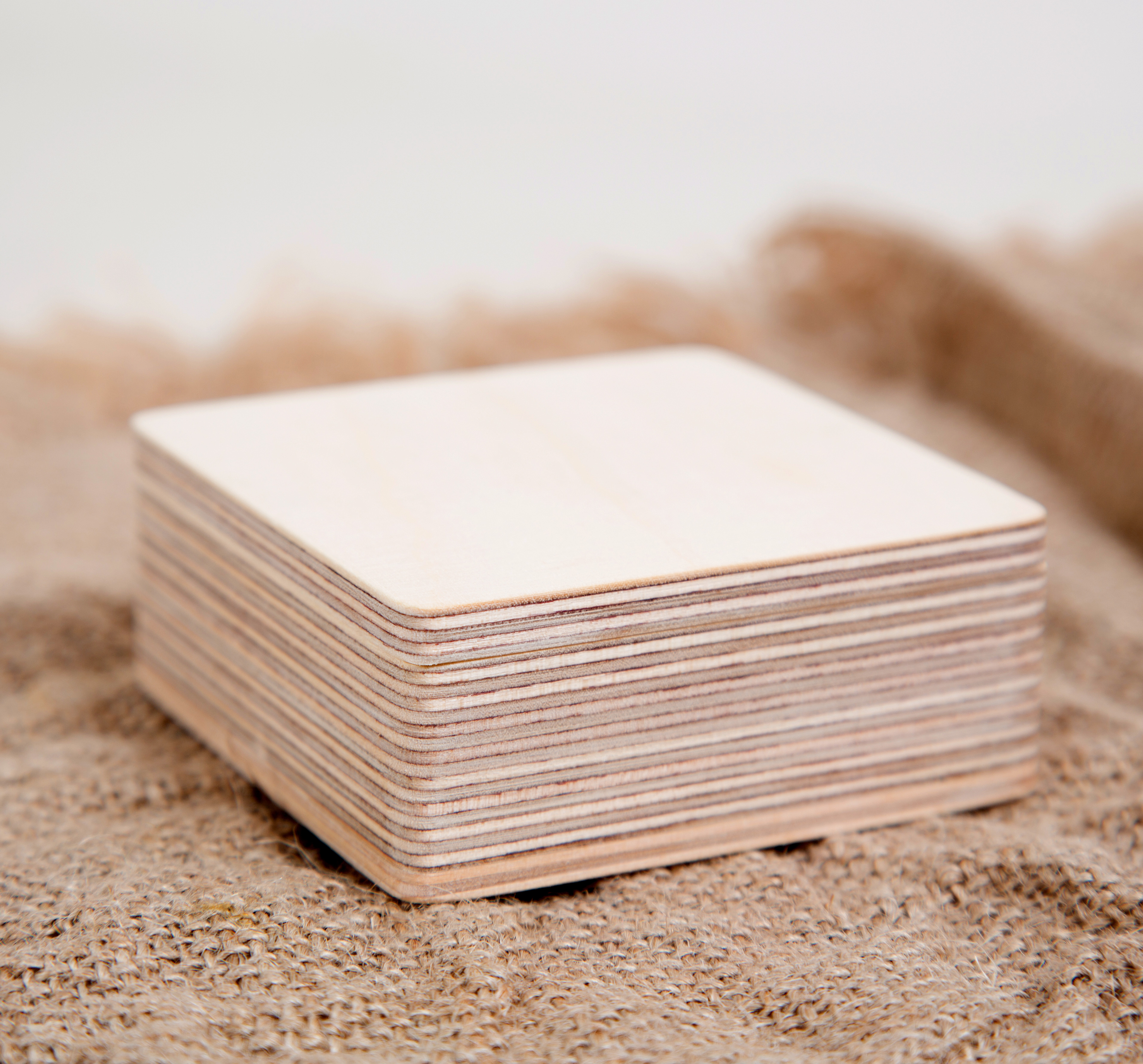 Quadratische Box aus Holz für sämtliche USB-Stick Größen