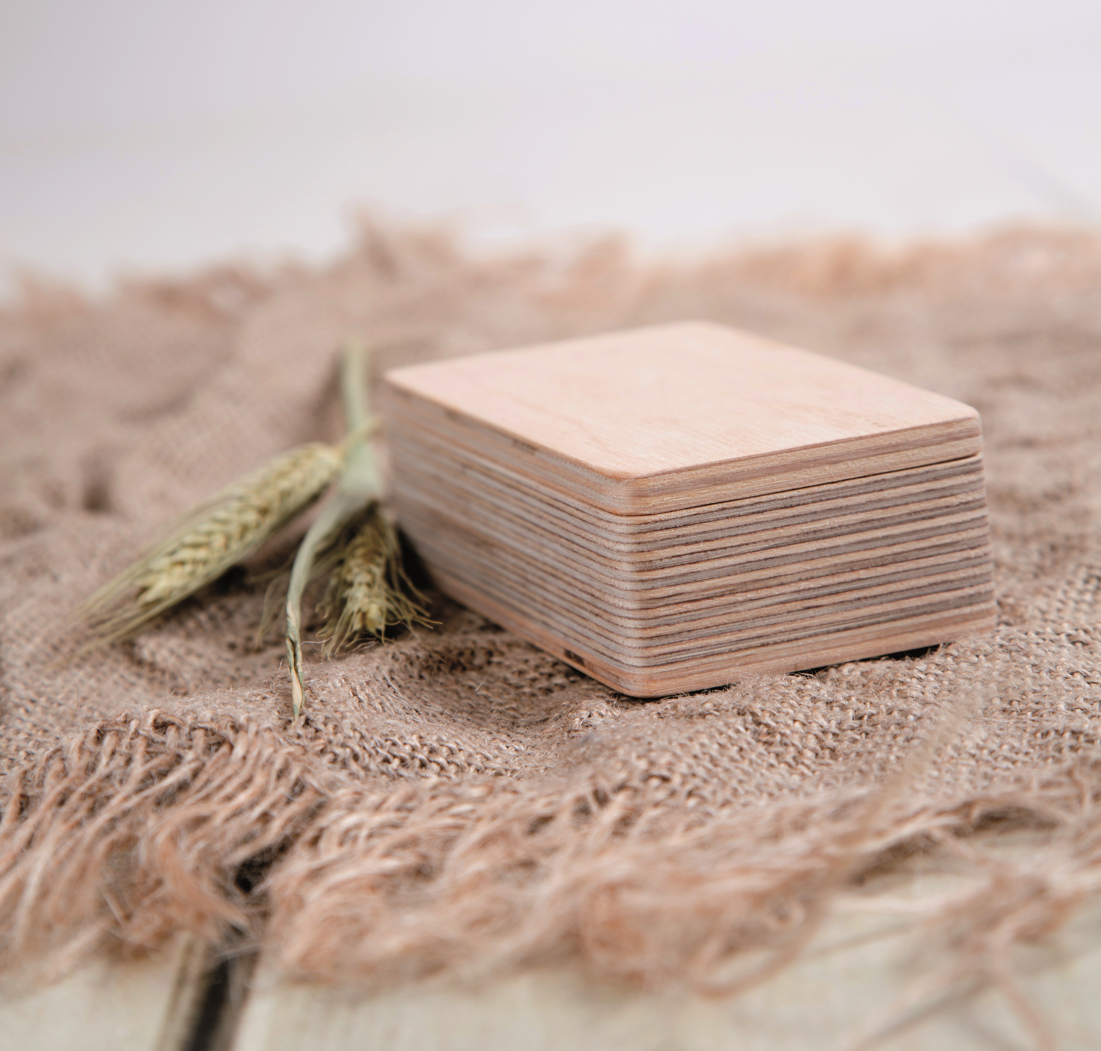 Rechteckige Box aus Holz für sämtliche USB-Stick Größen