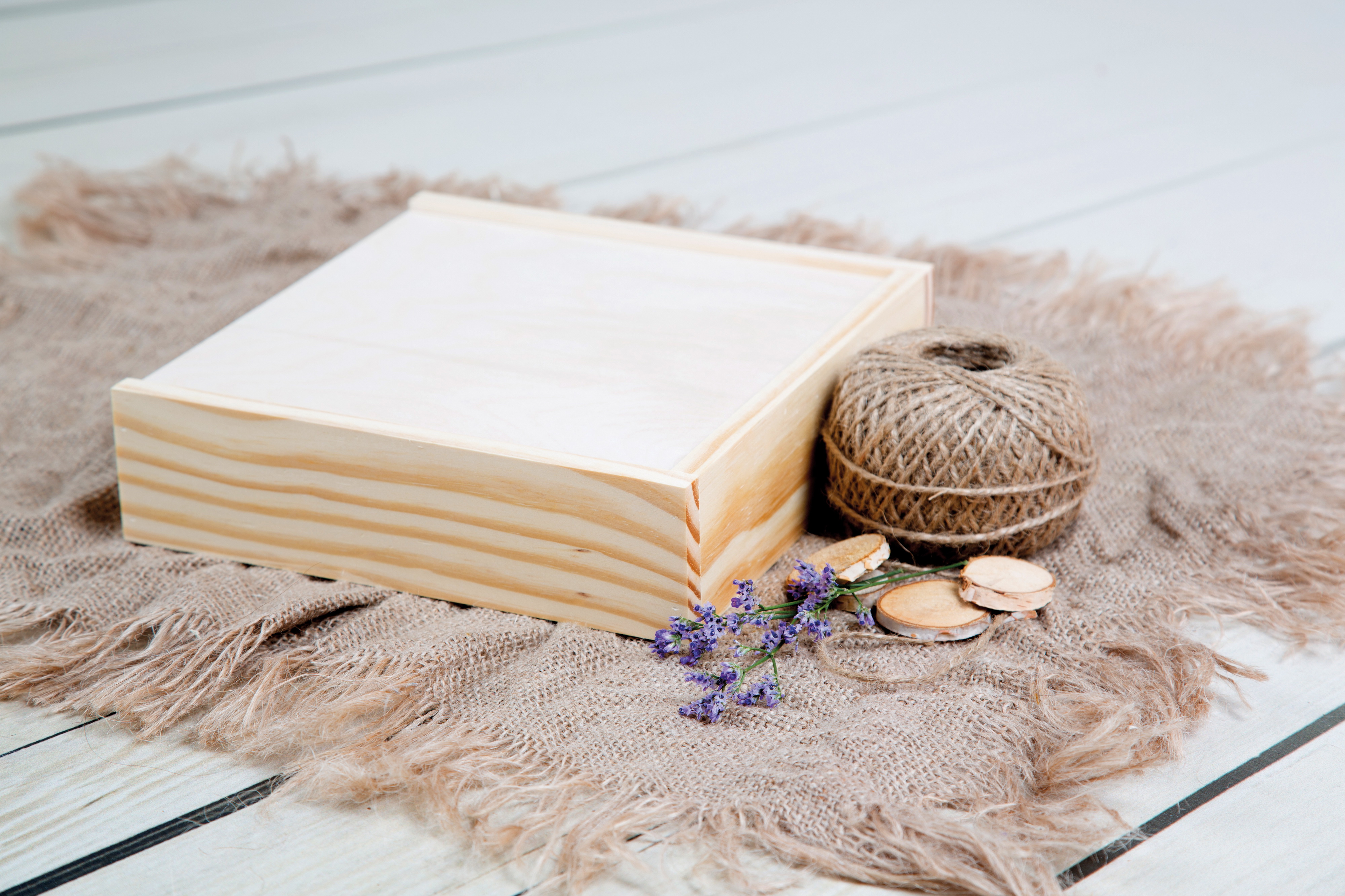 Quadratische Fotobox aus Holz für 13x18 cm Fotos & sämtliche USB-Stick Größen